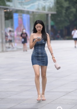 蓝色牛仔裙【321P】魔镜街拍第一站牛仔短裙长腿美女套图