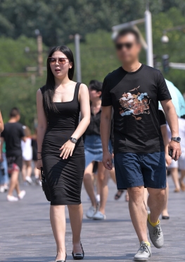 滚叔街拍性感时尚黑色包臀少妇