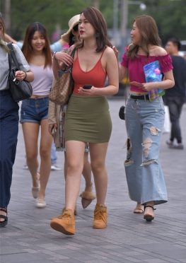 ZX短靴DQ【25P】逛街的超短包裙大长腿美女套图